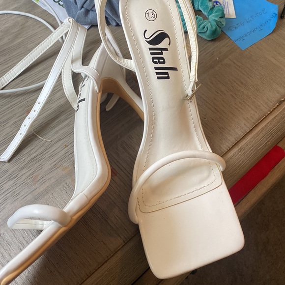 White dress heels - Picture 2 of 3